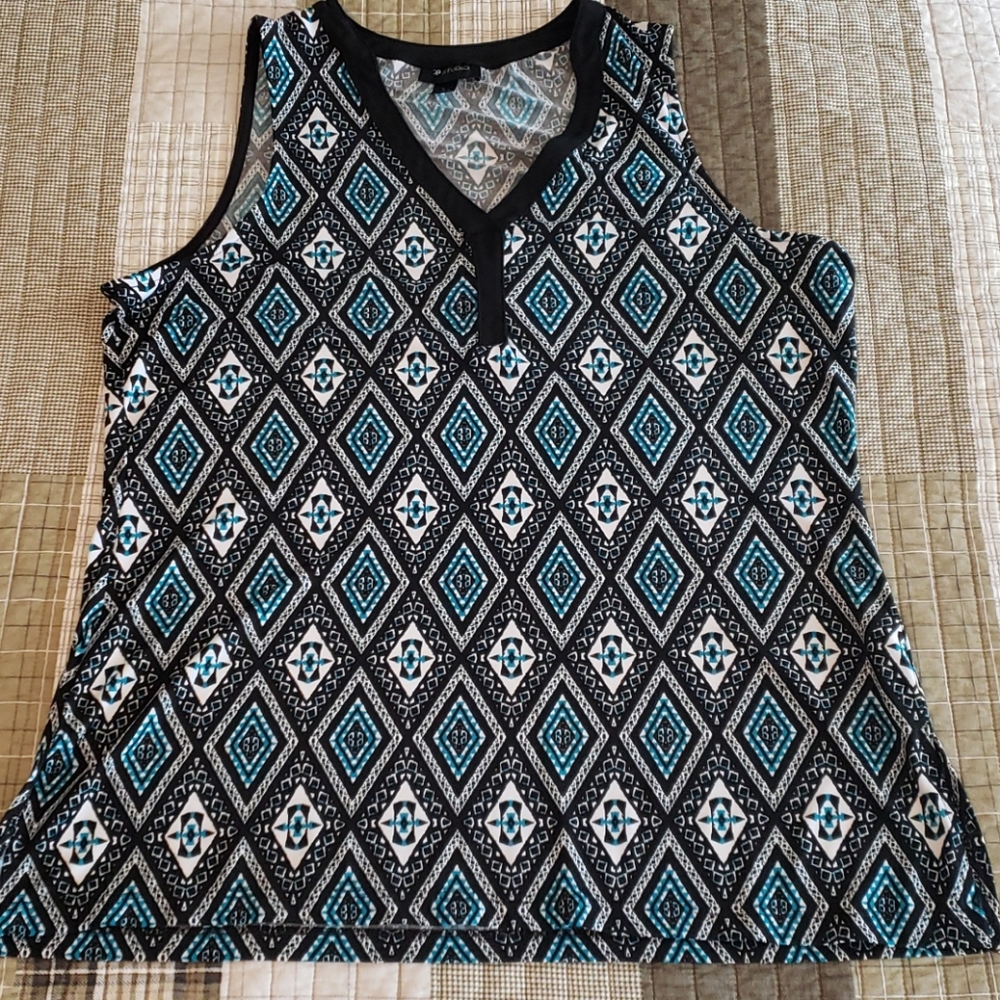 Sleeveless dress shirt